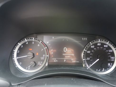 Used 2023 Toyota Highlander LE AWD/4WD image 9