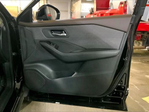 Used 2023 Nissan Rogue SV image 23