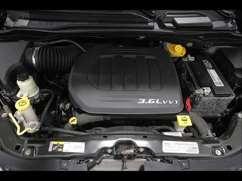 Used 2016 Dodge Grand Caravan American Value Package FWD image 19