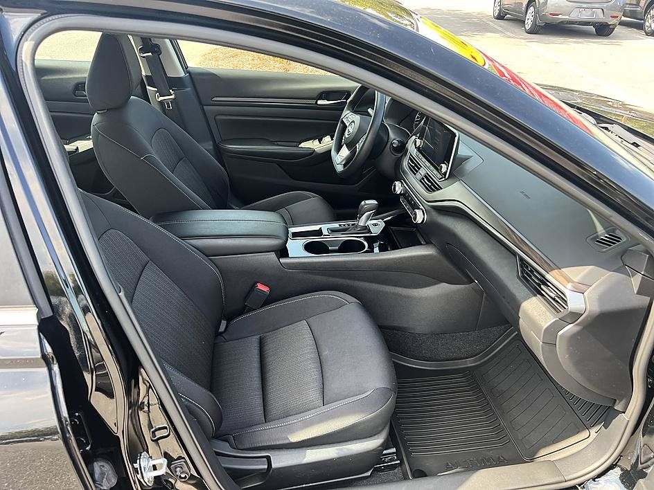 Certified 2024 Nissan Altima 2.5 SV FWD image 17