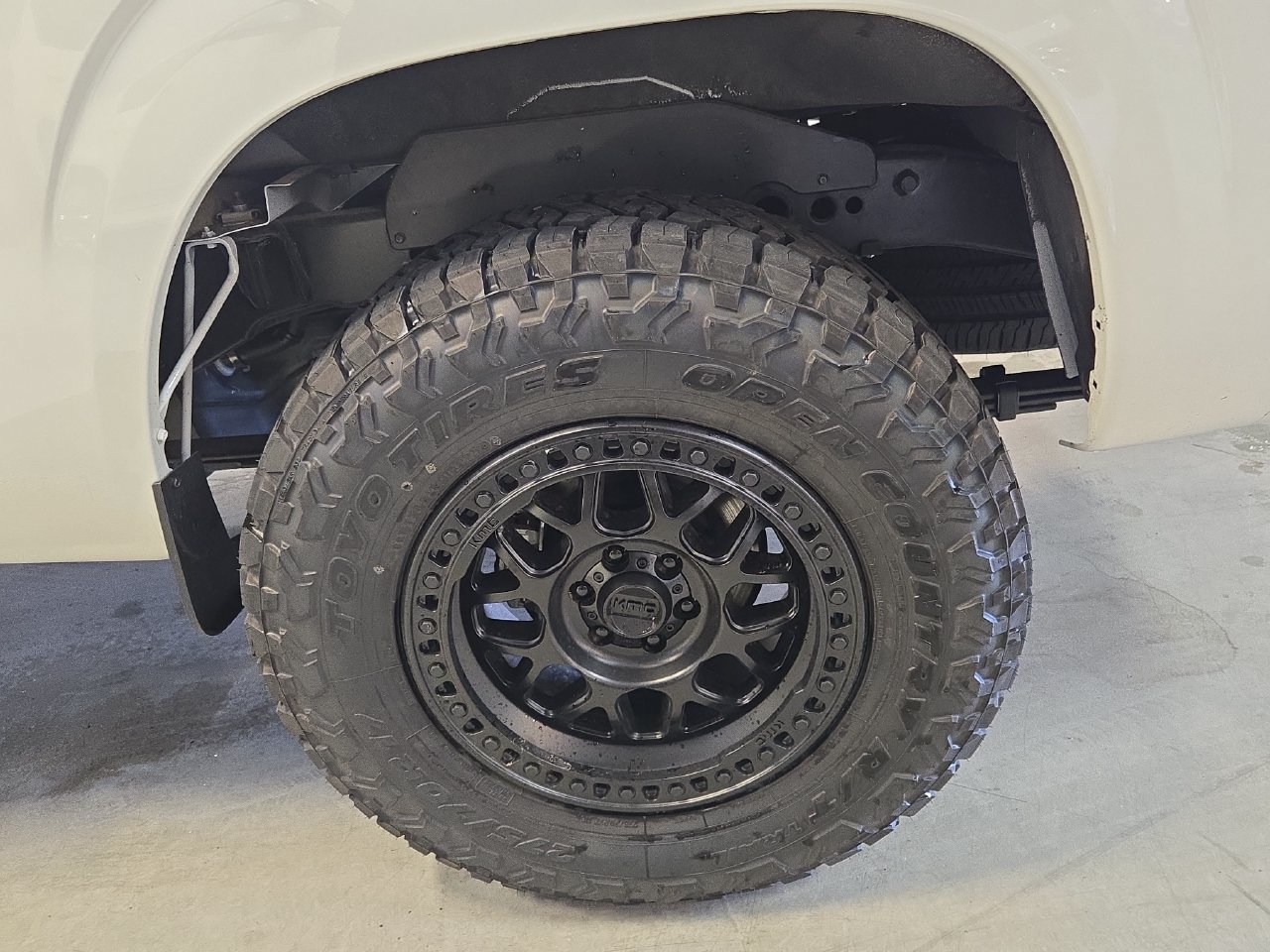 Certified 2025 Nissan Frontier SV RWD image 30