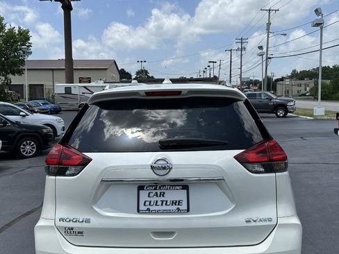 Used 2017 Nissan Rogue SV AWD/4WD image 13