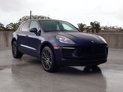 Certified 2025 Porsche Macan image 7