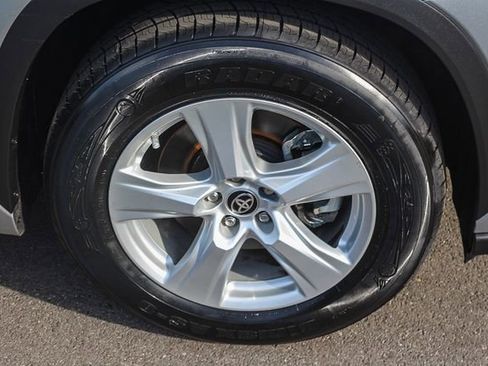 Used 2020 Toyota Highlander L image 13