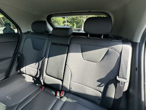 Used 2023 Kia Niro EX FWD image 8