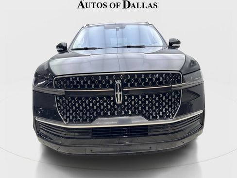 Used 2025 Lincoln Navigator Reserve AWD/4WD image 3