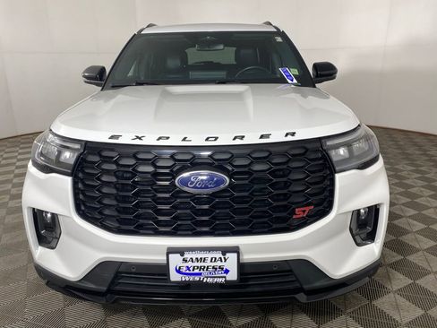 Used 2025 Ford Explorer ST AWD/4WD image 9