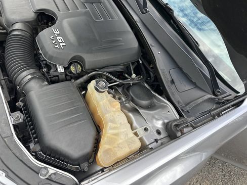 Used 2018 Chrysler 300 Limited w/ Safetytec Plus Group image 27