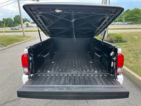 Used 2022 Toyota Tacoma SR5 AWD/4WD image 34