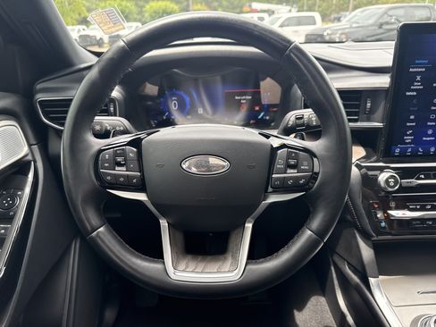 Used 2021 Ford Explorer Platinum w/ Equipment Group 601A AWD/4WD image 25