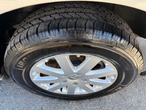 Used 2014 Chrysler Town & Country Touring image 8