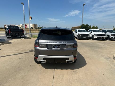 Used 2018 Land Rover Range Rover Sport HSE AWD/4WD image 4