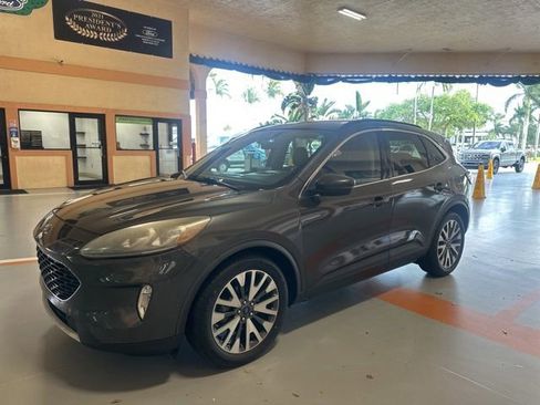 Used 2020 Ford Escape Titanium image 1