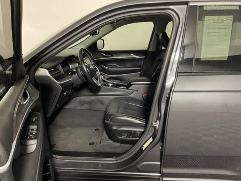Used 2022 Jeep Grand Cherokee Limited AWD/4WD image 22