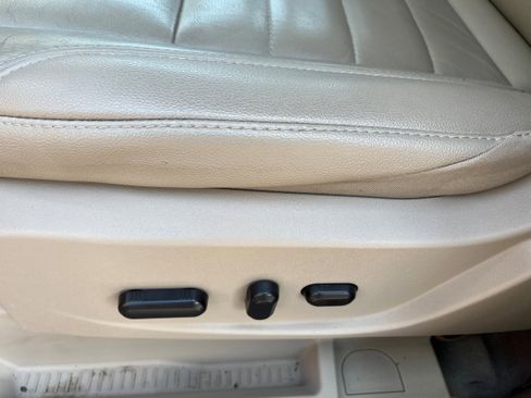 Used 2016 Ford C-MAX Energi SEL w/ Equipment Group 301A FWD image 8
