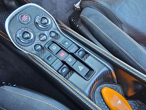 Used 2019 McLaren 570S Spider image 39