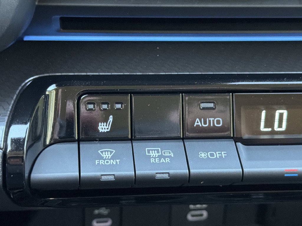 Used 2025 Toyota Prius FWD image 30