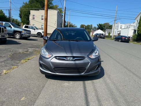 Used 2013 Hyundai Accent GS image 2