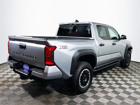 Certified 2025 Toyota Tacoma TRD Off-Road image 8