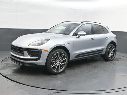 New 2026 Porsche Macan image 1