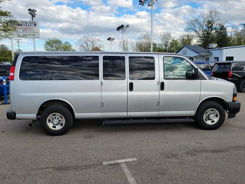 Used 2020 Chevrolet Express 3500 LS RWD image 3