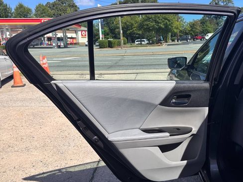 Used 2016 Honda Accord LX image 11