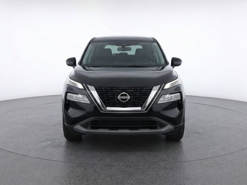 Used 2025 Nissan Rogue SV image 2