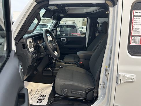 Used 2025 Jeep Wrangler Sahara w/ Safety Group image 12