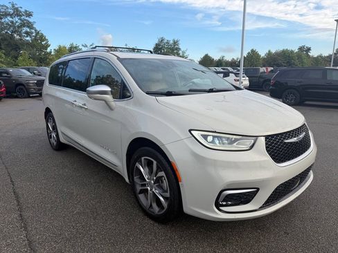 Used 2021 Chrysler Pacifica Pinnacle AWD/4WD image 7