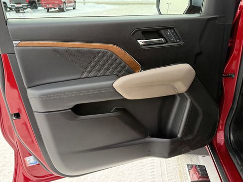 Used 2024 GMC Canyon Denali image 12