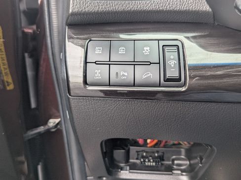 Used 2011 Kia Sorento LX w/ Convenience Pkg AWD/4WD image 13