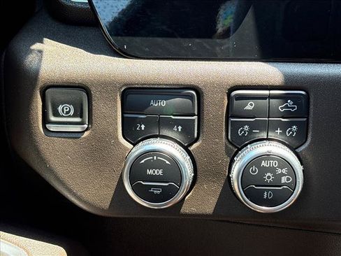 Certified 2025 GMC Sierra 1500 SLT AWD/4WD image 17