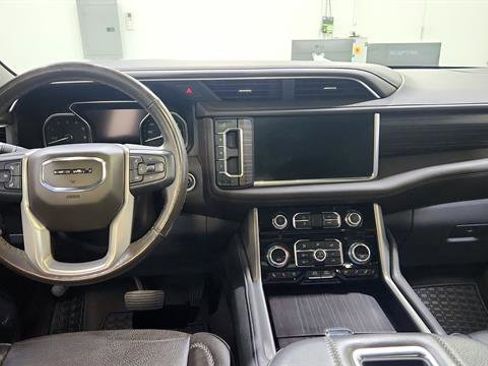 Used 2021 GMC Yukon XL Denali w/ Denali Premium Package image 25