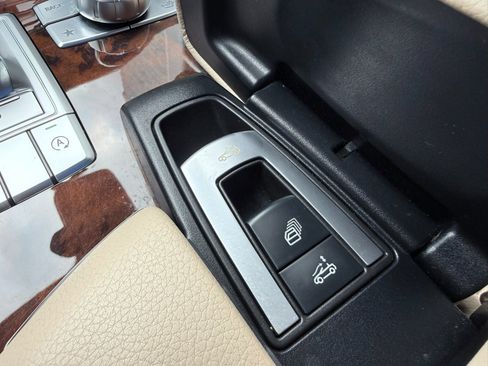 Used 2015 Mercedes-Benz SL 550 image 23
