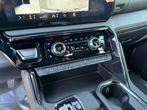 Used 2024 GMC Sierra 1500 AT4 w/ Technology Package image 26