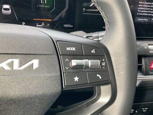 Used 2025 Kia K4 EX image 27