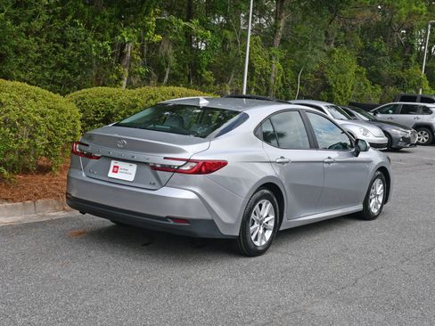 Certified 2025 Toyota Camry LE FWD image 4