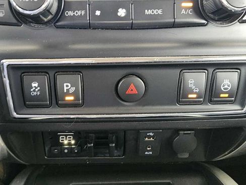 Used 2018 Nissan Titan PRO-4X w/ Pro-4x Convenience Package image 25