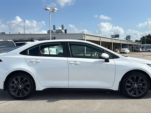 Certified 2025 Toyota Corolla SE FWD image 6