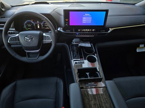Certified 2026 Toyota Sienna Platinum image 16