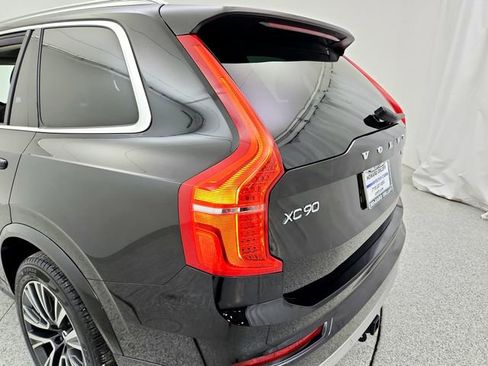 Used 2020 Volvo XC90 T6 Momentum w/ Protection Package image 32