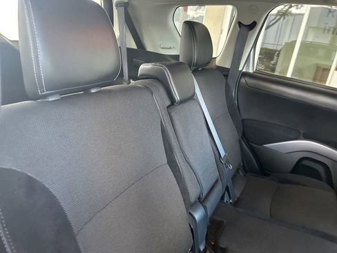 Used 2011 Mitsubishi Outlander SE image 23