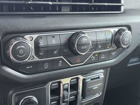 New 2026 Jeep Gladiator Sport AWD/4WD image 22