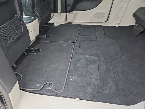 Used 2024 Chrysler Pacifica Touring-L image 84