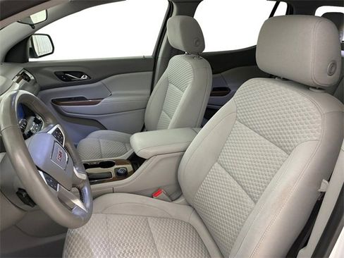 Used 2018 GMC Acadia SLE image 12