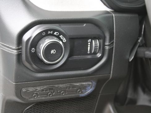 Used 2024 Jeep Wrangler Unlimited Sahara AWD/4WD image 12