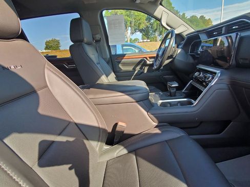 Used 2023 GMC Sierra 1500 Denali w/ Denali Reserve Package AWD/4WD image 4