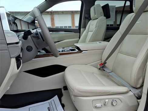 Certified 2025 Cadillac Escalade Premium Luxury Platinum image 17