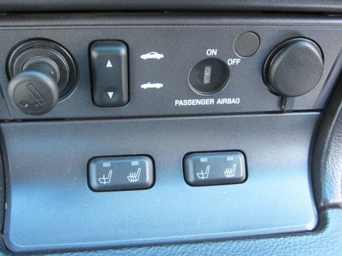 Used 2004 Ford Thunderbird Deluxe image 37