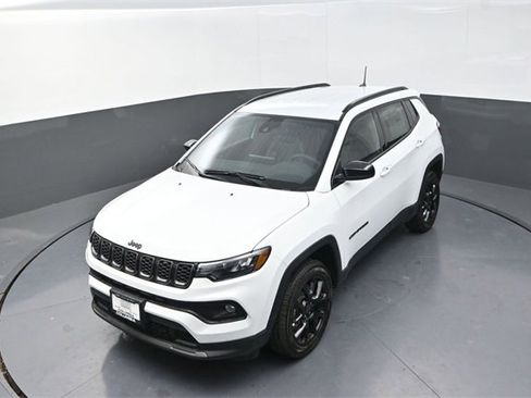 New 2026 Jeep Compass Latitude image 11